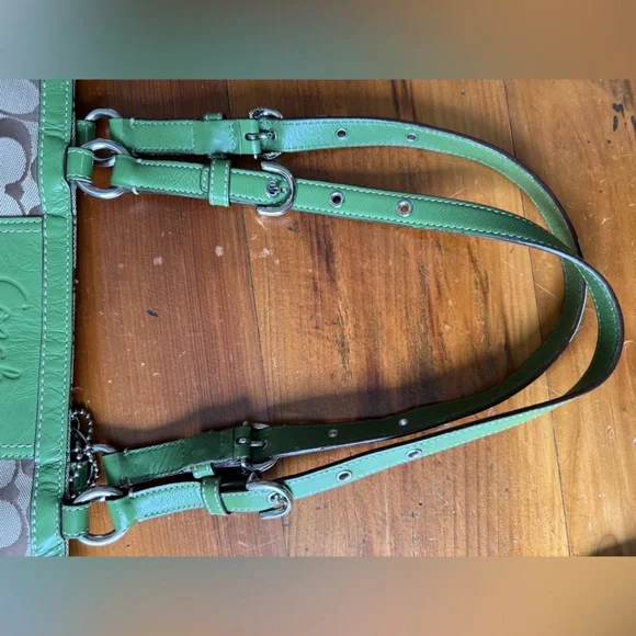 Coach Green Adjustable Shoulder Bag with Signature Design - Picture 5 of 6